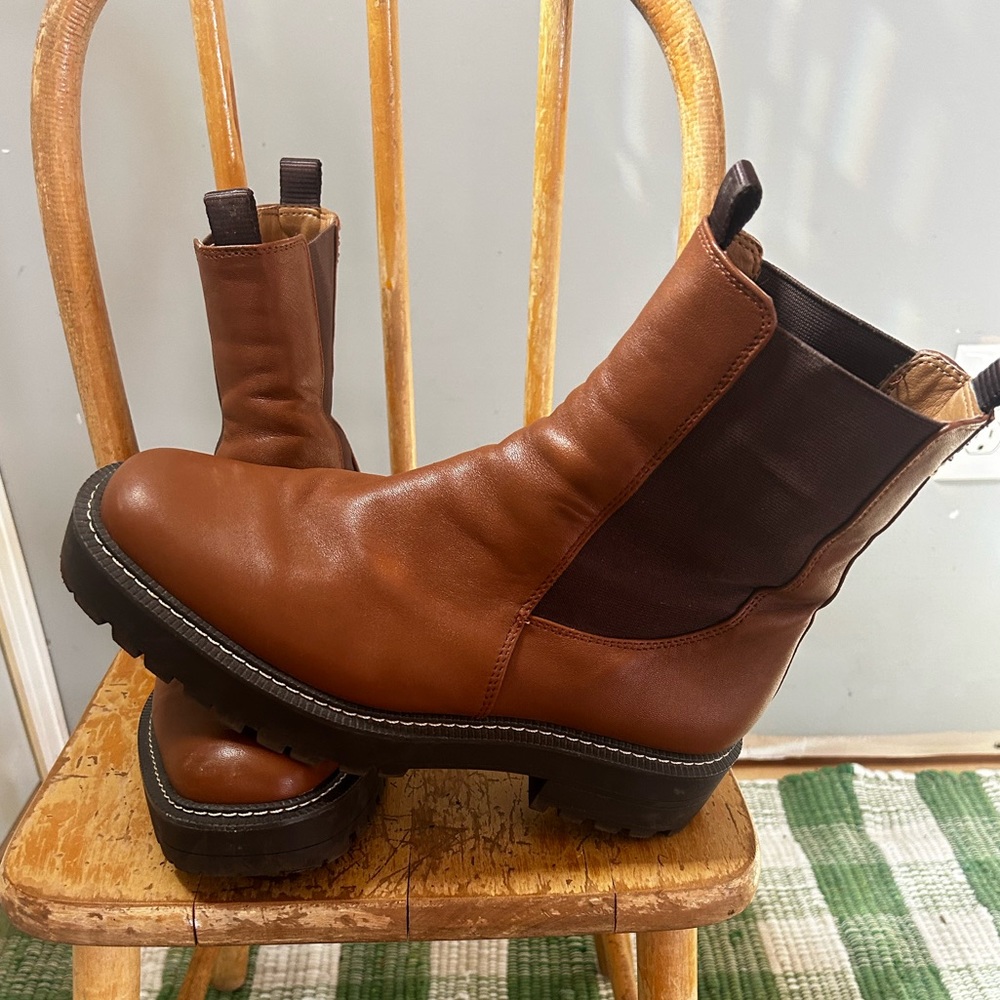 Sam Edelman. Beautiful leather Chelsea style boots. Gently worn.